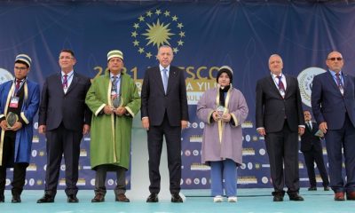 Türkiye’de 2021 yılının çırağı seçilen Trabzonlu Yaprak ödülünü Erdoğan’ın elinden aldı