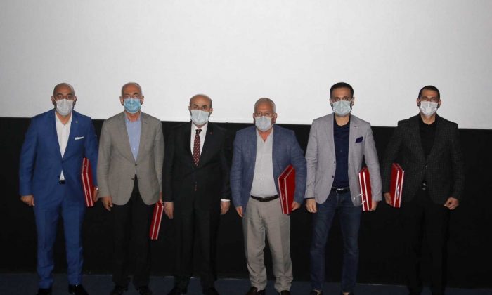 Vali Demirtaş, ’Akif’ filmini öğrencilerle izledi