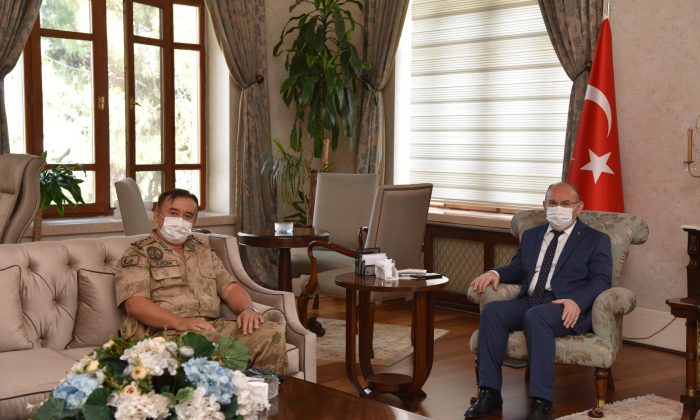 Vali Karadeniz misafirlerini ağırladı