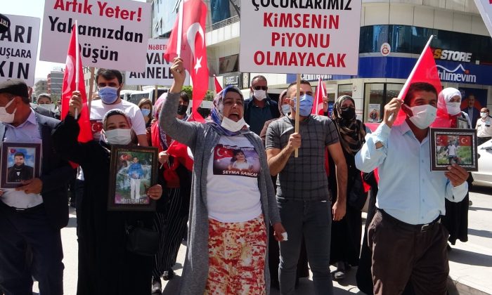 Vanlı annelerin evlat nöbeti devam ediyor