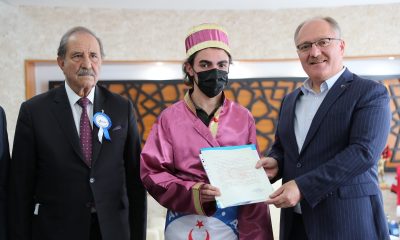 Yılın kalfası ve çırağı kaftanını giydi