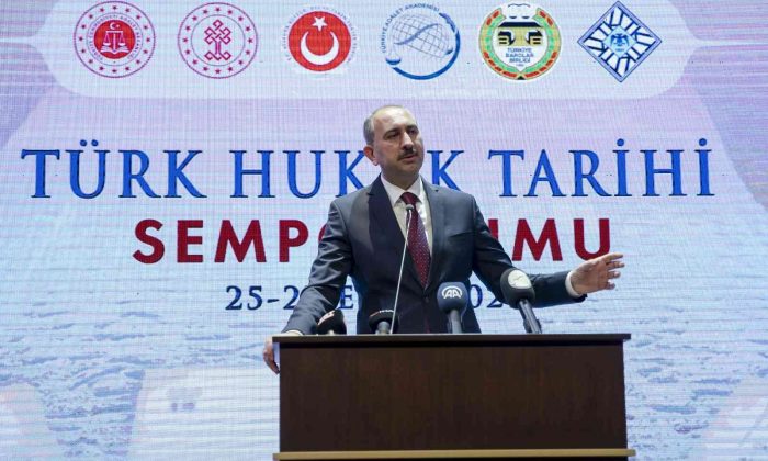 Adalet Bakanı Gül: “Hukuk tarihi, bugünün hukuk inşasında olduğu kadar genel olarak hukukun anlaşılmasında en büyük araç, en önemli bilim dallarından birisidir”