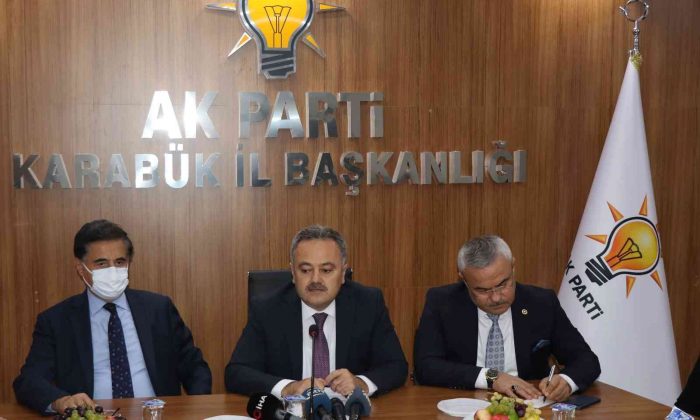 AK Parti teşkilatı gazetecilerle bir araya geldi