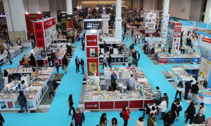 Ankara Kitap Fuarı kapılarını 16’ncı kez yayınevi ve sahaflara açtı