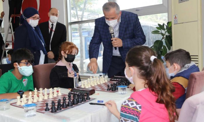 Bafra’da düzenlenen satranç turnuvasına 17 ilden 200 sporcu katıldı
