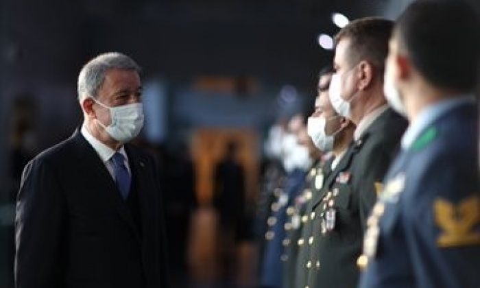 Bakan Akar, NATO Karargâhında NATO Daimi Temsilciliğini ve Türk Askerî Temsilciliğini ziyaret etti