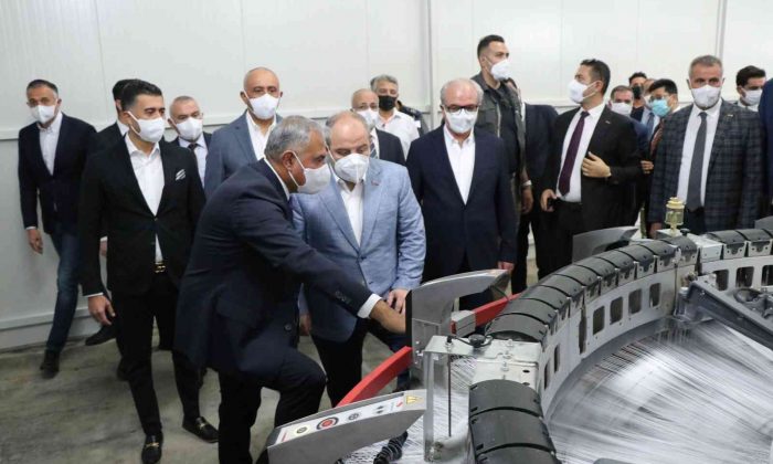 Bakan Varank: “Sanayicimizin her konuda arkasındayız”