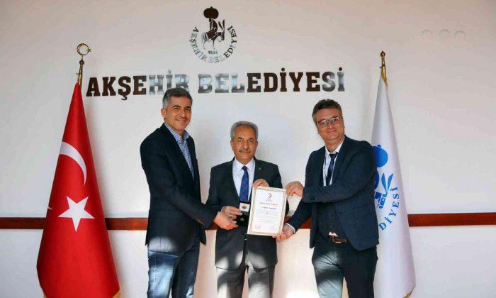 Başkan Akkaya’ya Kızılay’dan bronz madalya