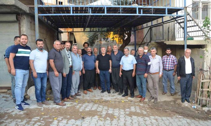 Başkan Özgan mahalleleri gezip vatandaşı dinledi