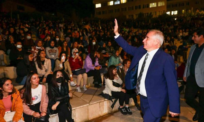 Başkan Zolan, PAÜ’yü kazanan gençlere Denizli’yi anlattı