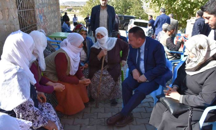 Beyoğlu, memleketi Lice’de vatandaşlara domates ikram etti