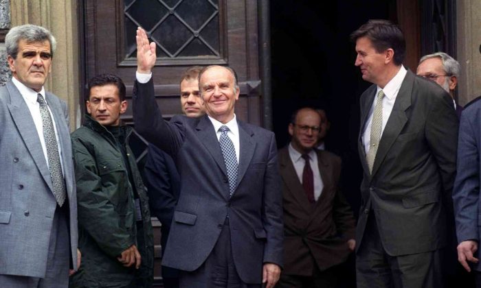 Bosna Hersek’in ilk Cumhurbaşkanı İzzetbegoviç vefatının 18. yıldönümünde anıldı