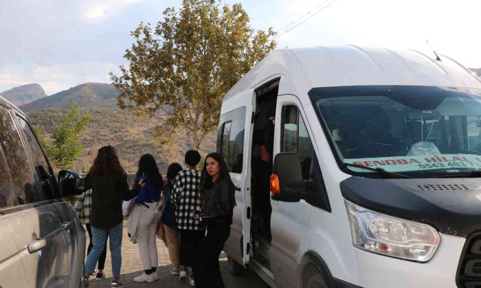 Bu beldede öğrenci servisi ve şehir içi ulaşım ücreti belediye başkanı tarafından karşılanıyor