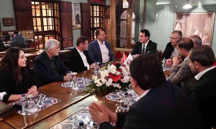 Bursa Belediyeler Birliği’nde Dündar güven tazeledi