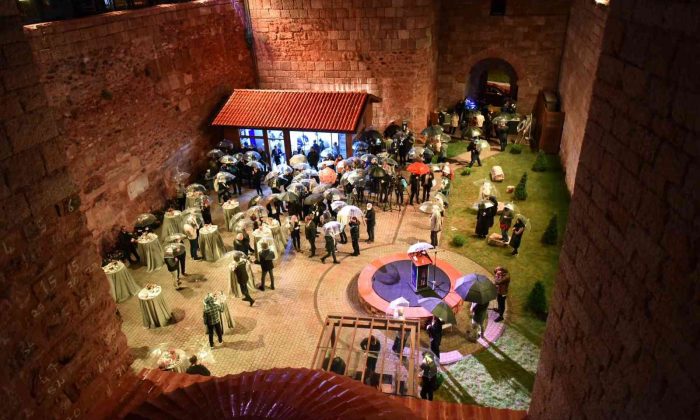 Bursa’nın 2300 yıllık zindanı sanata açıldı