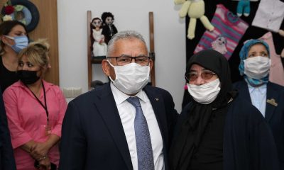 Büyükkılıç, Ulu Çınarlar Korosu ile birlikte türkü söyledi