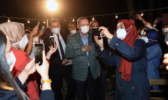 Cumhurbaşkanı Erdoğan, Adana’da gençlerle buluştu
