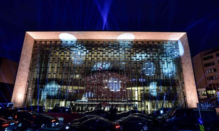 Cumhurbaşkanı Erdoğan, AKM’den ayrıldı