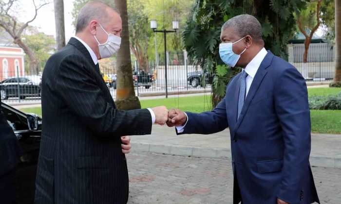 Cumhurbaşkanı Erdoğan, Angola’da resmi tören ile karşılandı