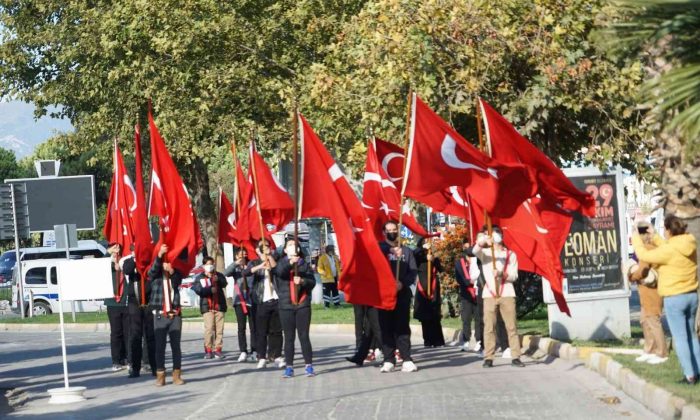 Edremit’te 29 Ekim Cumhuriyet Bayramı coşkuyla kutlandı