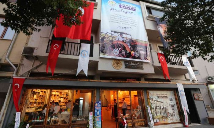 Efes Tarlası Bakkalı 1 yaşında