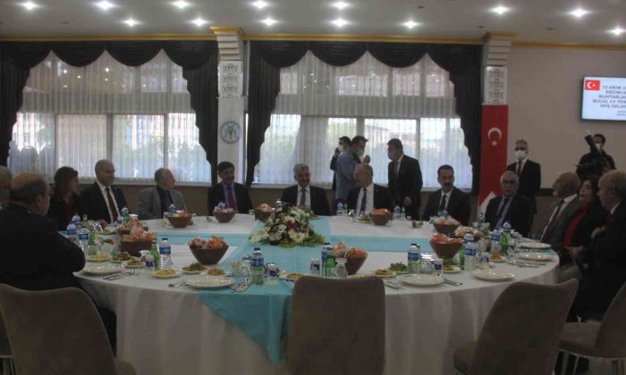Erzincan’da 19 Ekim Muhtarlar Gününe yönelik kutlama yemeği verildi