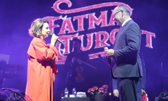 Fatma Turgut Turgutlu’da hayranlarıyla buluştu