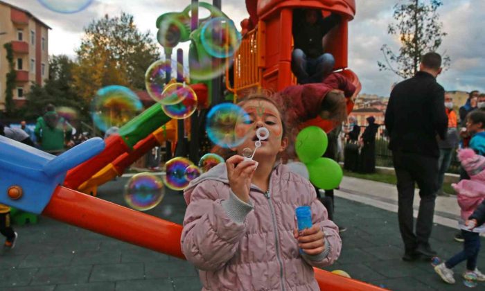 Gaziosmanpaşa’da yapımı tamamlanan parkın açılışı yapıldı