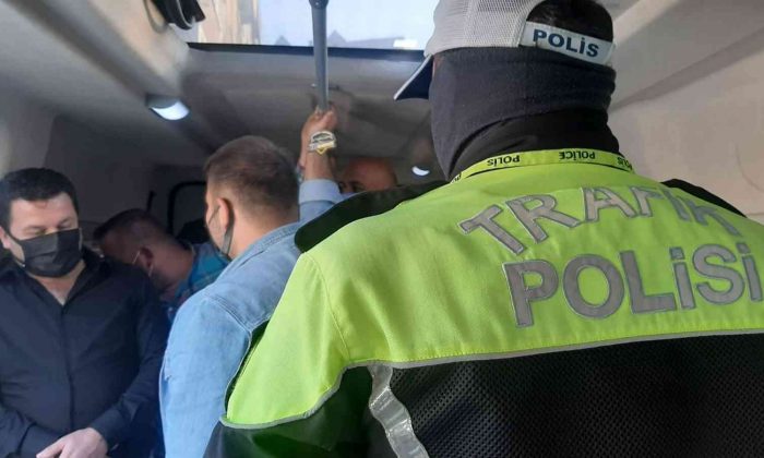 Giresun’da polisten ayakta yolcu denetimi