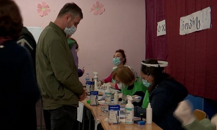 Gürcistan’da halk, yerel seçimlerin ikinci turu için sandık başında