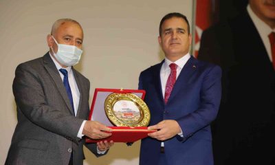 Hakkari Valisi Akbıyık’a yılın spor adamı ödülü