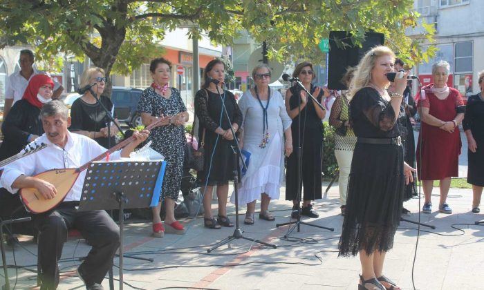 Halkın ayağına kadar gidip ücretsiz THM konseri veriyorlar