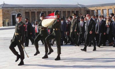 İçişleri Bakanı Soylu 81 ilden gelen muhtarlarla Anıtkabir’i ziyaret etti
