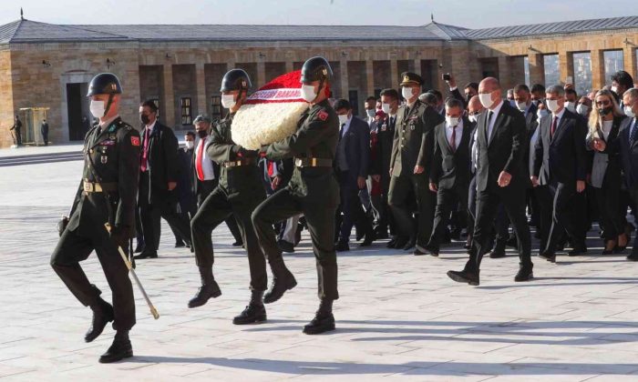 İçişleri Bakanı Soylu 81 ilden gelen muhtarlarla Anıtkabir’i ziyaret etti