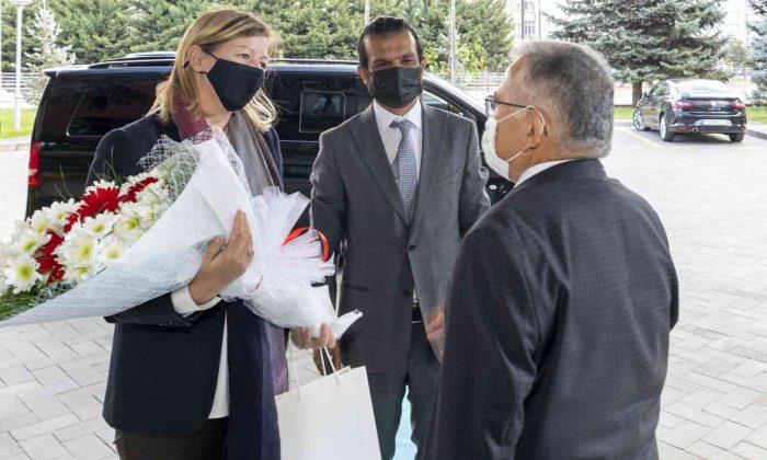 İngiliz müsteşar Kayseri Büyükşehir Belediyesi’ni ziyaret etti