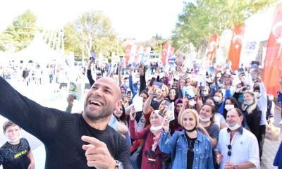 Kahraman Tazeoğlu Altıeylül’de kitapseverler ile bir araya geldi