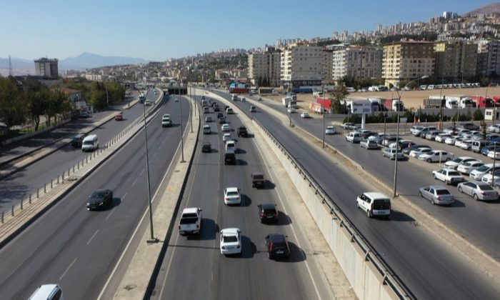 Kahramanmaraş’ta dernek açılışına 300 araçlık konvoy