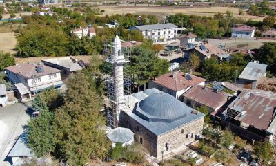 Leyleklerin yuva yapması nedeniyle yenileme çalışmaları ertelenen 386 yıllık caminin restorasyonu tamamlandı