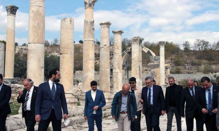 Mahir Ünal Stratonikeia’yı gezdi