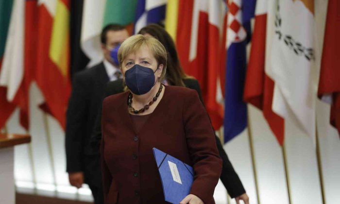 Merkel: “AB’de enerji krizine yönelik alınan tedbirler, yenilenebilir enerjiye geçişe zarar vermemeli”