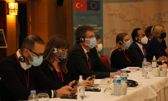 Mitoloji ve Arkeoloji Uluslararası Arkeolojik Sempozyumu Edremit’te yapıldı