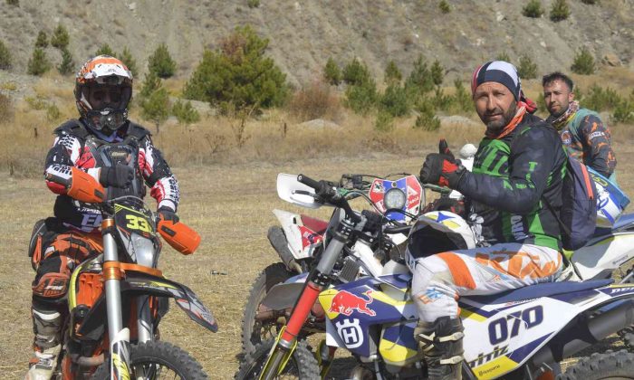 Motosiklet tutkunları kömür döküm sahasında  buluştu