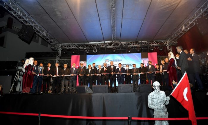 On binlerin katılımıyla Kernek Meydanı vatandaşın hizmetine sunuldu