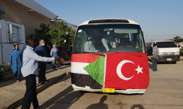 (Özel) Türk doktorlardan Sudan halkına sağlık hizmeti
