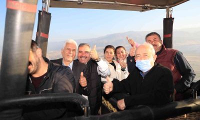 Pamukkale’deki muhtarlar, ‘Beyaz Cennet’i gün doğumu ile havadan izledi