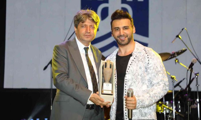 Sarı Yaz konseri Emre Kaya ile devam ediyor