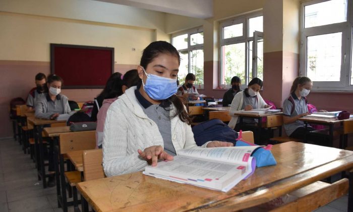 Şehzadeler Belediyesi’nden LGS öğrencilerine ücretsiz soru bankası