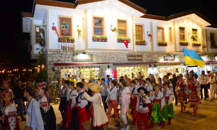 Side’de halk dansları esintisi