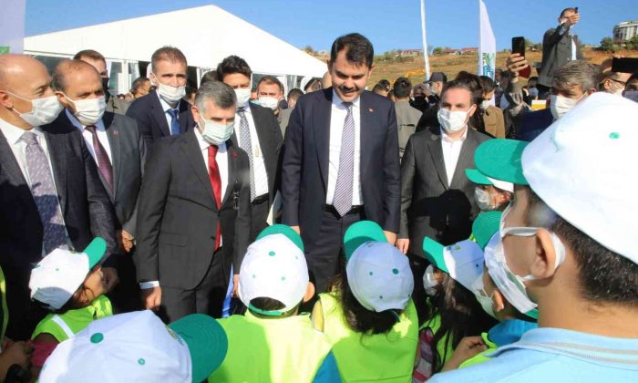 Sultanbeyli’ye ’Millet Bahçesi’ yapılıyor, ilk fidanlar dikildi