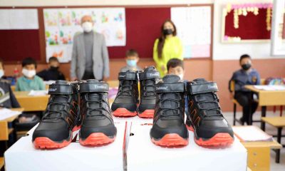 Talas’tan Sakaltutanlı öğrencilere kışlık bot